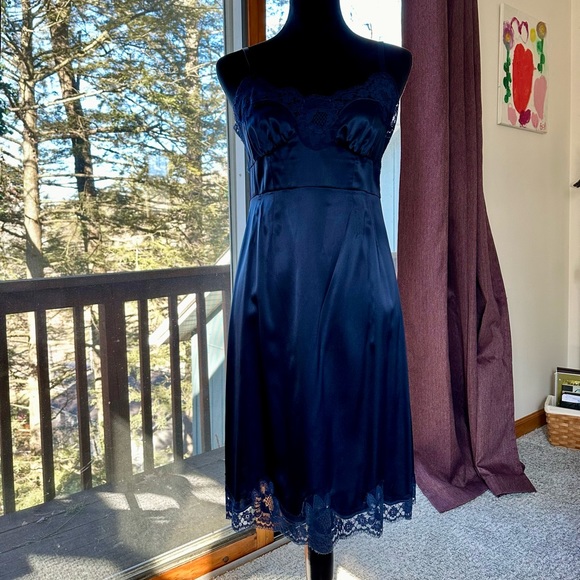 Dolce and Gabbana Lace Mid-length Dress - Picture 9 of 9